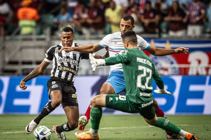 Angulo, do Santos, quer ganhar pouco, mas dev sair do Peixe