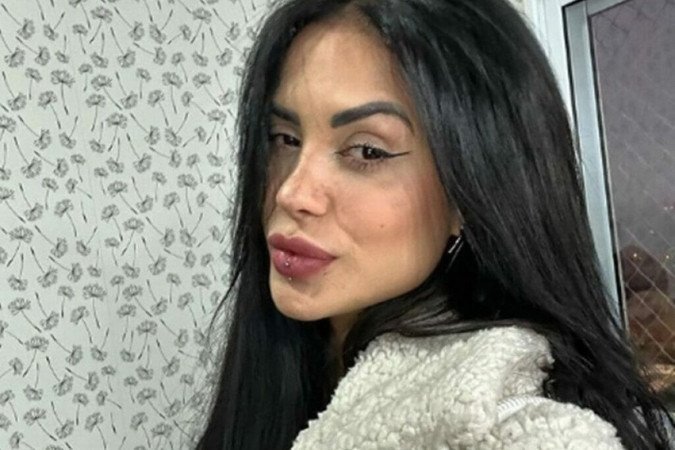 A funkeira dispensou os biquínis e apareceu usando um vestido longo, que não marcava seu corpo e uma maquiagem mais leve - (crédito: Reprodução/Instagram @tatizaqui) A funkeira dispensou os biquínis e apareceu usando um vestido longo, que não marcava seu corpo e uma maquiagem mais leve - (crédito: Reprodução/Instagram @tatizaqui)