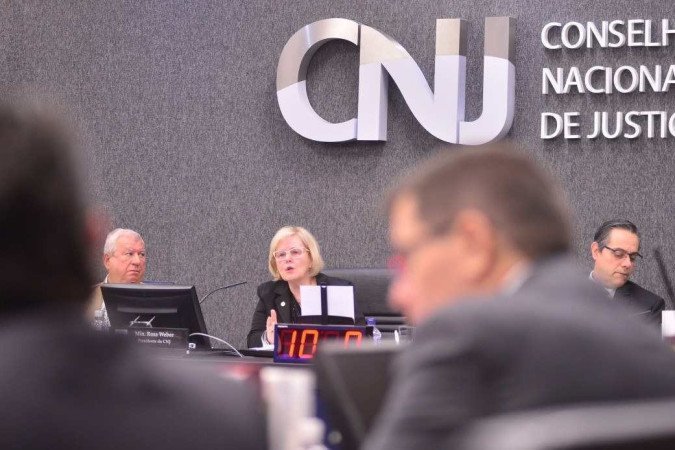 Rosa Weber, presidente do CNJ e do STF, presidiu o julgamento da proposta de paridade de gênero no poder judiciário, adiada por um pedido de vista - (crédito: Ed Alves/CB/DA.Press) Rosa Weber, presidente do CNJ e do STF, presidiu o julgamento da proposta de paridade de gênero no poder judiciário, adiada por um pedido de vista - (crédito: Ed Alves/CB/DA.Press)