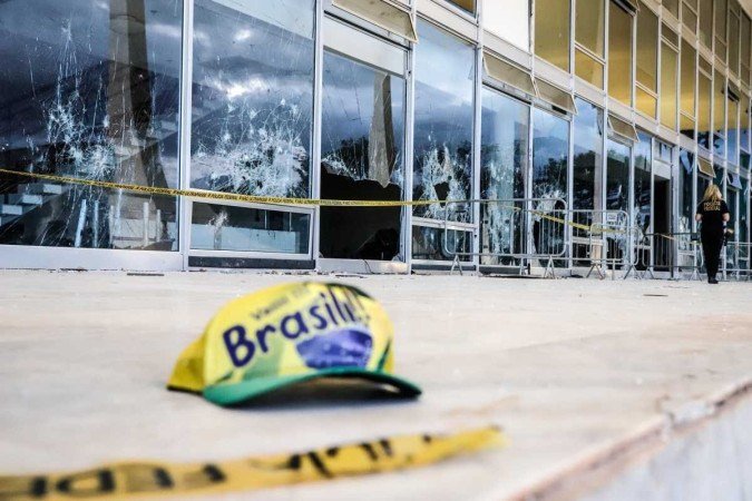 Fachada do STF destruída após depredação promovida pelos bolsonaristas - (crédito: Fellipe Sampaio/SCO/STF) Fachada do STF destruída após depredação promovida pelos bolsonaristas - (crédito: Fellipe Sampaio/SCO/STF)