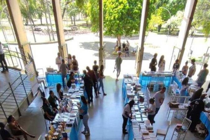 Festa do Livro da Editora UnB re&uacute;ne estandes com mais de 30 editoras