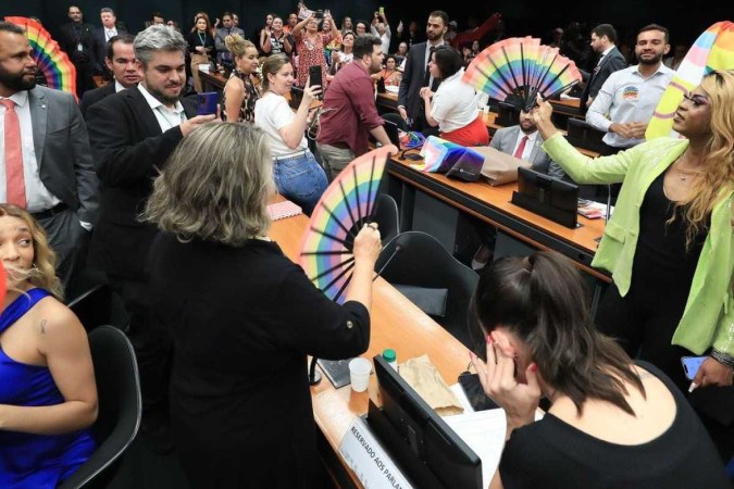 O PL altera o Código Civil e proíbe a equiparação das uniões homoafetivas ao casamento -  (crédito: Lula Marques/Agência Brasil)
