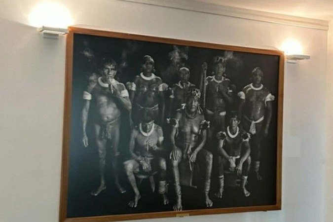 Foto de Sebastião Salgado reinstalada numa das salas do Itamaraty na semana passada -  (crédito: Correio Braziliense)