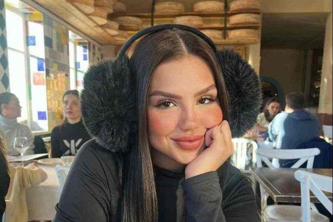 A influenciadora Vivi Wanderley é um ícone do blush W 