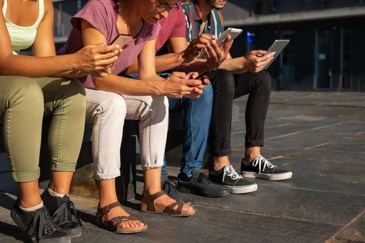 Conexões fragilizadas: o dilema das redes sociais para a juventude