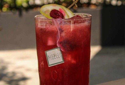  20/09/2023 Cr&eacute;dito: Kayo Magalh&atilde;es/CB/D.A Press. Brasilia - DF. Gastronomia. Tortelli de zucca e fiori,com drink fruit garden (vermelho) e lemon fresh (amarelo) do restaurante Piselli Bras&iacute;lia.  -  (crédito:  Kayo Magalh&atilde;es/CB/D.A Press) - 20/09/2023 Cr&eacute;dito: Kayo Magalh&atilde;es/CB/D.A Press. Brasilia - DF. Gastronomia. Tortelli de zucca e fiori,com drink fruit garden (vermelho) e lemon fresh (amarelo) do restaurante Piselli Bras&iacute;lia.  -  (crédito:  Kayo Magalh&atilde;es/CB/D.A Press)