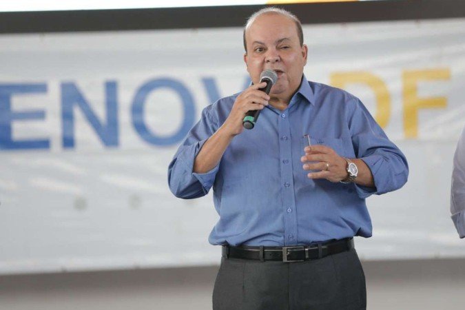 Ibaneis comentou sobre o PL que regula as 'pontas de picolé' no Lago Sul e Norte após a cerimônia de formatura de 2,1 mil alunos do Renova DF - (crédito: Renato Ales/ Agência Brasília) Ibaneis comentou sobre o PL que regula as 'pontas de picolé' no Lago Sul e Norte após a cerimônia de formatura de 2,1 mil alunos do Renova DF - (crédito: Renato Ales/ Agência Brasília)