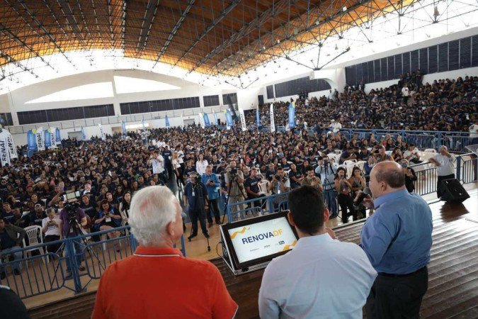 GDF forma mais 2,1 mil alunos no RenovaDF. O evento de formatura ocorreu na manhã desta quarta-feira (20/9), no Ginásio de Esportes do Cruzeiro