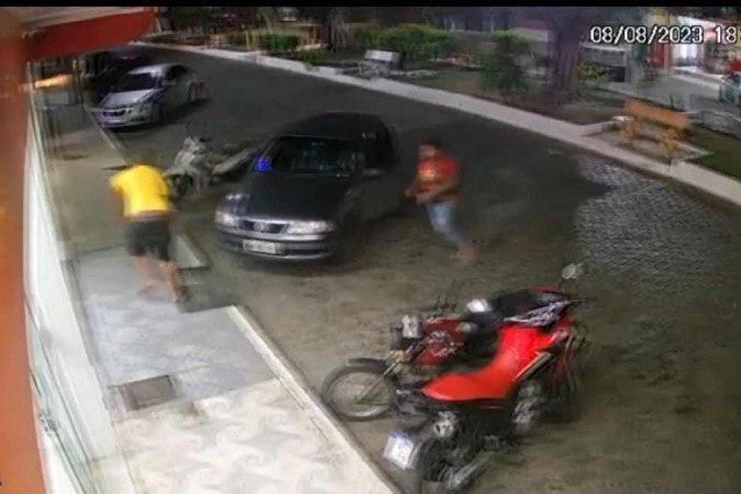 Imagens da câmera de segurança registraram a tentativa de assassinato - (crédito: Reprodução) Imagens da câmera de segurança registraram a tentativa de assassinato - (crédito: Reprodução)