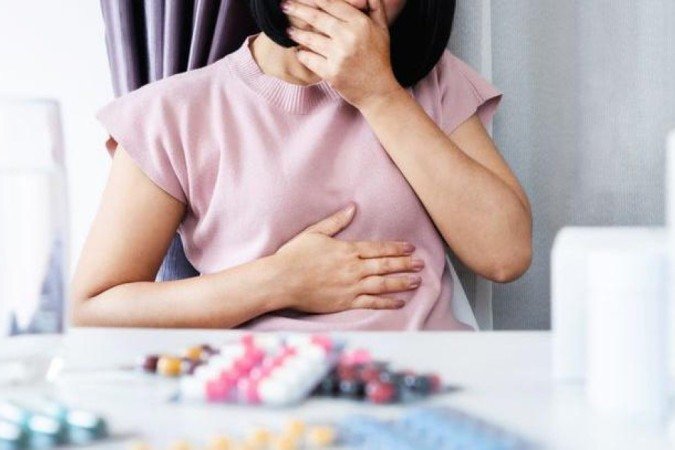 Alguns remédios até aliviam o enjoo, mas é importante procurar um médico se o incômodo não vai embora depois de alguns dias - (crédito: Getty Images) Alguns remédios até aliviam o enjoo, mas é importante procurar um médico se o incômodo não vai embora depois de alguns dias - (crédito: Getty Images)