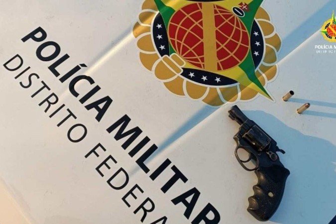 Homem é preso após atirar na esposa e tentar enganar policiais em Samambaia - (crédito: Divulgação/PMDF) Homem é preso após atirar na esposa e tentar enganar policiais em Samambaia - (crédito: Divulgação/PMDF)