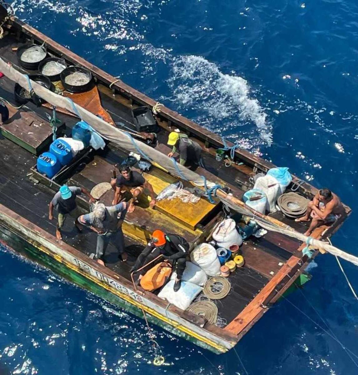 Marinha resgata sete pescadores que estavam 6 dias à deriva no MA