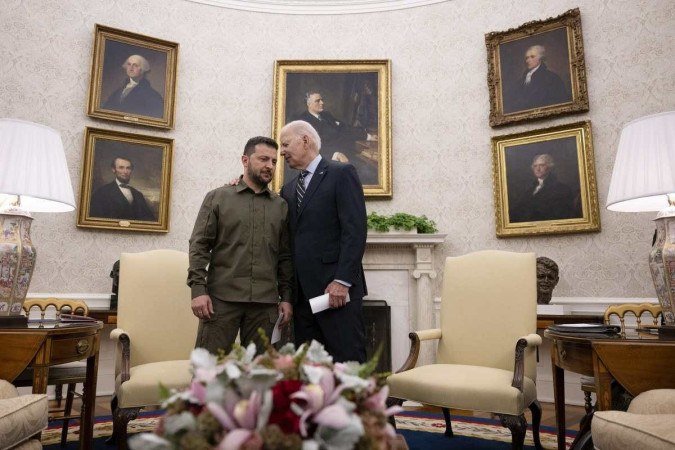Biden conversa com Zelensky, no Salão Oval da Casa Branca: compromisso dos Estados Unidos com a segurança de Kiev continua inabalável - (crédito: Jim Watson/AFP) Biden conversa com Zelensky, no Salão Oval da Casa Branca: compromisso dos Estados Unidos com a segurança de Kiev continua inabalável - (crédito: Jim Watson/AFP)