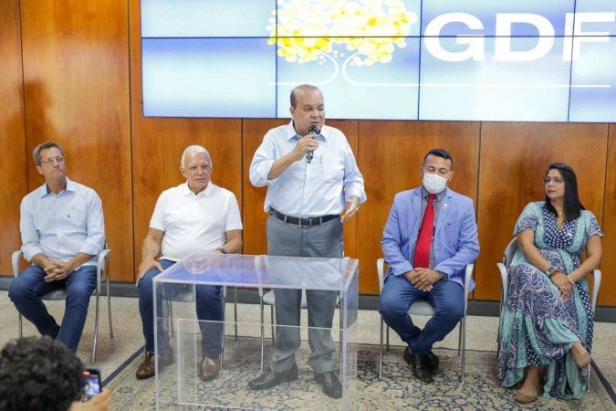 Governador Ibaneis Rocha assina licença de instalação do Residencial Itaipu em solenidade no Buriti - (crédito: Renato Alves/Agência Brasília) Governador Ibaneis Rocha assina licença de instalação do Residencial Itaipu em solenidade no Buriti - (crédito: Renato Alves/Agência Brasília)