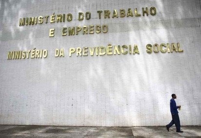 Em nota oficial, o ministro da Previdência, Wolney Queiroz, informou que a decisão de exonerar Portal partiu da própria pasta logo após a operação da PF -  (crédito: Marcelo Camargo/Agência Brasil) -Em nota oficial, o ministro da Previdência, Wolney Queiroz, informou que a decisão de exonerar Portal partiu da própria pasta logo após a operação da PF -  (crédito: Marcelo Camargo/Agência Brasil)