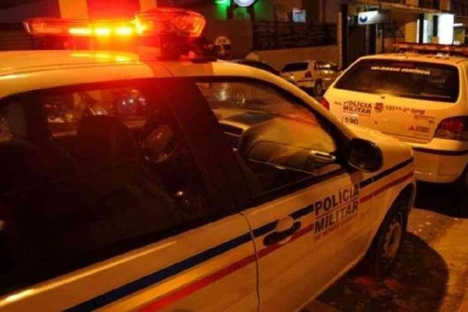 Policiais que estavam fazendo ronda no Jardim Guanabara escutaram os tiros - (crédito: PMMG) Policiais que estavam fazendo ronda no Jardim Guanabara escutaram os tiros - (crédito: PMMG)