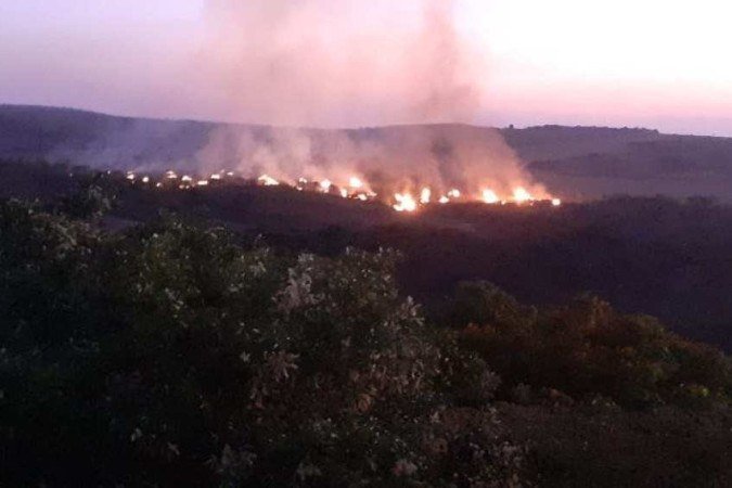 Queimada em área de Cerrado, em São João d'Aliança (GO), na Chapada dos Veadeiros - (crédito: Associação de Moradores SJA/Divulgação) Queimada em área de Cerrado, em São João d'Aliança (GO), na Chapada dos Veadeiros - (crédito: Associação de Moradores SJA/Divulgação)