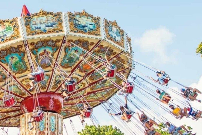 Mulher teve traumatismo craniano grave após ser arremessada do brinquedo. - (crédito: Reprodução Instagram) Mulher teve traumatismo craniano grave após ser arremessada do brinquedo. - (crédito: Reprodução Instagram)