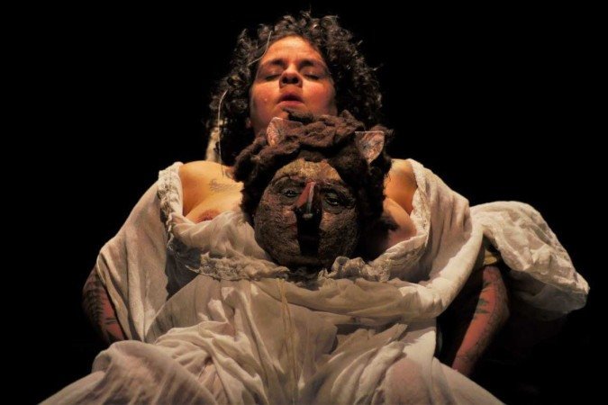 Cena do espetáculo visual 'Habitada' da marionetista independente Juliana Notari  -  (crédito: Thais Hercules)