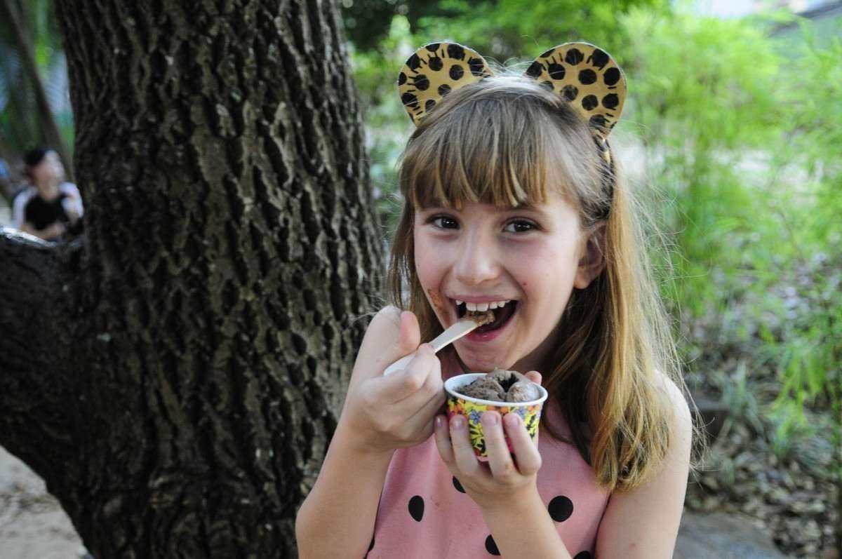  Além do início da primavera, se comemora também o Dia do Sorvete, que coincide com a chegada da estação no dia 23 de setembro. Na foto, Liz Ribeiro.