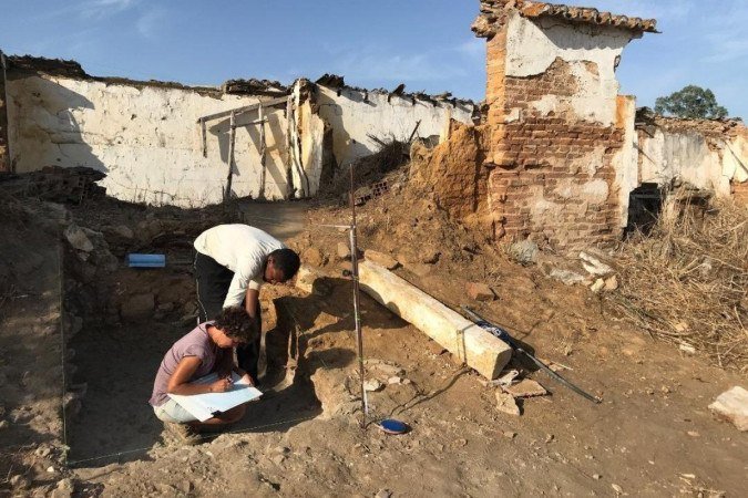 Equipe coordenada pelo arqueólogo Rui Gomes Coelho, pesquisador na Universidade de Durham, na Inglaterra, encontrou vestígios de ocupações, nos séculos 16 e 17, de escravizados africanos na região do Monte do Vale de Lachique, ao sul de Lisboa -  (crédito: Arquivo Pessoal/ Rui Gomes Coelho)