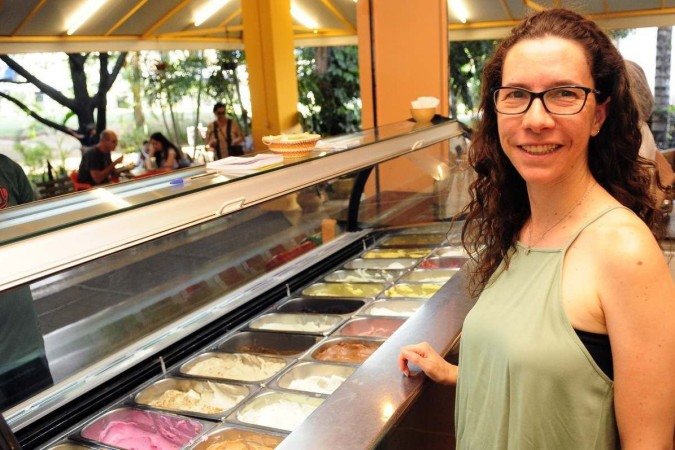 Anitta de Medeiros afirma que o calor e a seca ajudam a melhorar as vendas em sua sorveteria