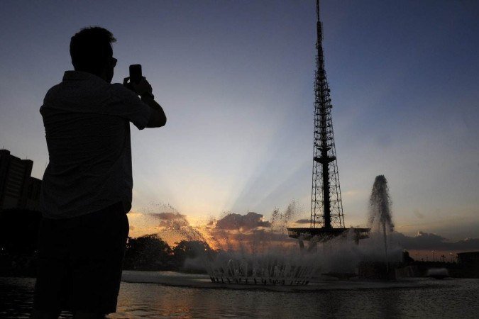  23/09/2023. Crédito: Minervino Júnior/CB/D.A Press. Brasil.  Brasilia - DF. Torre de TV é o ponto de embarque para o City Tour Cívico gratuito, neste feriado, às 10h, 11h e 12h30.