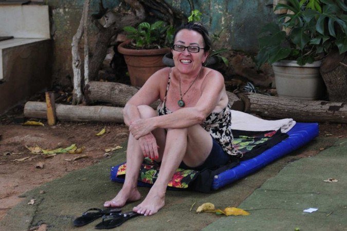  Gama registra umidade mais baixa na região, com 14%. Termômetros chegaram a marcar 36ºC. Na foto, Vilma Lúcia. 