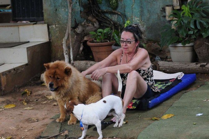  Gama registra umidade mais baixa na regiÃ£o, com 14%. TermÃŽmetros chegaram a marcar 36ÂºC. Na foto, Vilma LÃºcia. 