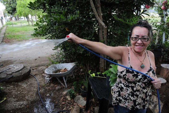  Gama registra umidade mais baixa na região, com 14%. Termômetros chegaram a marcar 36ºC. Na foto, Vilma Lúcia. 