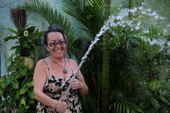  Gama registra umidade mais baixa na região, com 14%. Termômetros chegaram a marcar 36ºC. Na foto, Vilma Lúcia. 