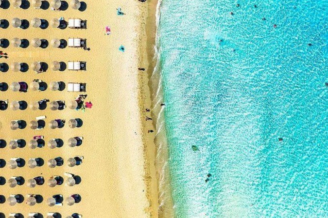 Locais exigem o gratuito às praias onde bares e outros estabelecimentos comerciais alugam cadeiras e guarda-sóis a preços exorbitantes - (crédito: Getty Images) Locais exigem o gratuito às praias onde bares e outros estabelecimentos comerciais alugam cadeiras e guarda-sóis a preços exorbitantes - (crédito: Getty Images)