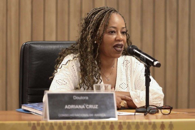 Adriana Alves dos Santos Cruz, Juíza Federal do Tribunal Regional Federal da 2ª Região (TRF2) e Auxiliar na Presidência do Conselho Nacional de Justiça (CNJ).