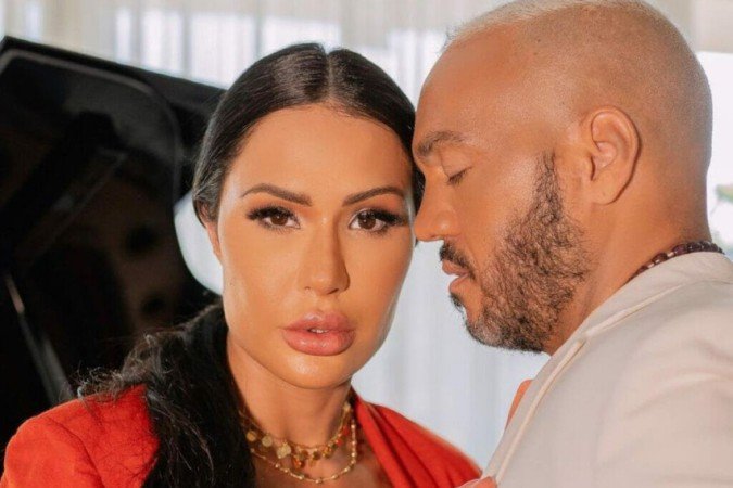 Gracyanne Barbosa expõe que Belo largou vício de maneira inacreditável: "Nem acreditei" -  (crédito: Reprodução/Instagram/Gracyanne Barbosa e Belo)