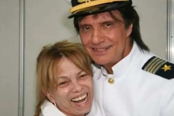 Em abril de 2022, Roberto Carlos chegou a fazer uma homenagem à ex-secretária, que também era muito querida pela mãe do cantor - (crédito: Reprodução) Em abril de 2022, Roberto Carlos chegou a fazer uma homenagem à ex-secretária, que também era muito querida pela mãe do cantor - (crédito: Reprodução)