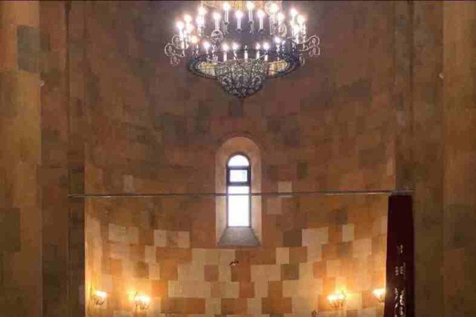 Noivos armênios se casam em Nagorno-Karabakh antes de abandonarem a região