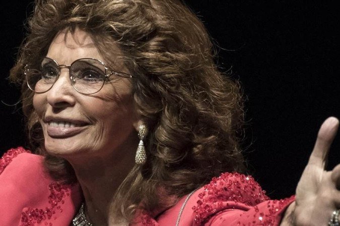 Atriz italiana Sophia Loren, 89 anos, fraturou o quadril em queda que sofreu em casa
- (crédito: JEAN-PHILIPPE KSIAZEK/AFP) Atriz italiana Sophia Loren, 89 anos, fraturou o quadril em queda que sofreu em casa
- (crédito: JEAN-PHILIPPE KSIAZEK/AFP)