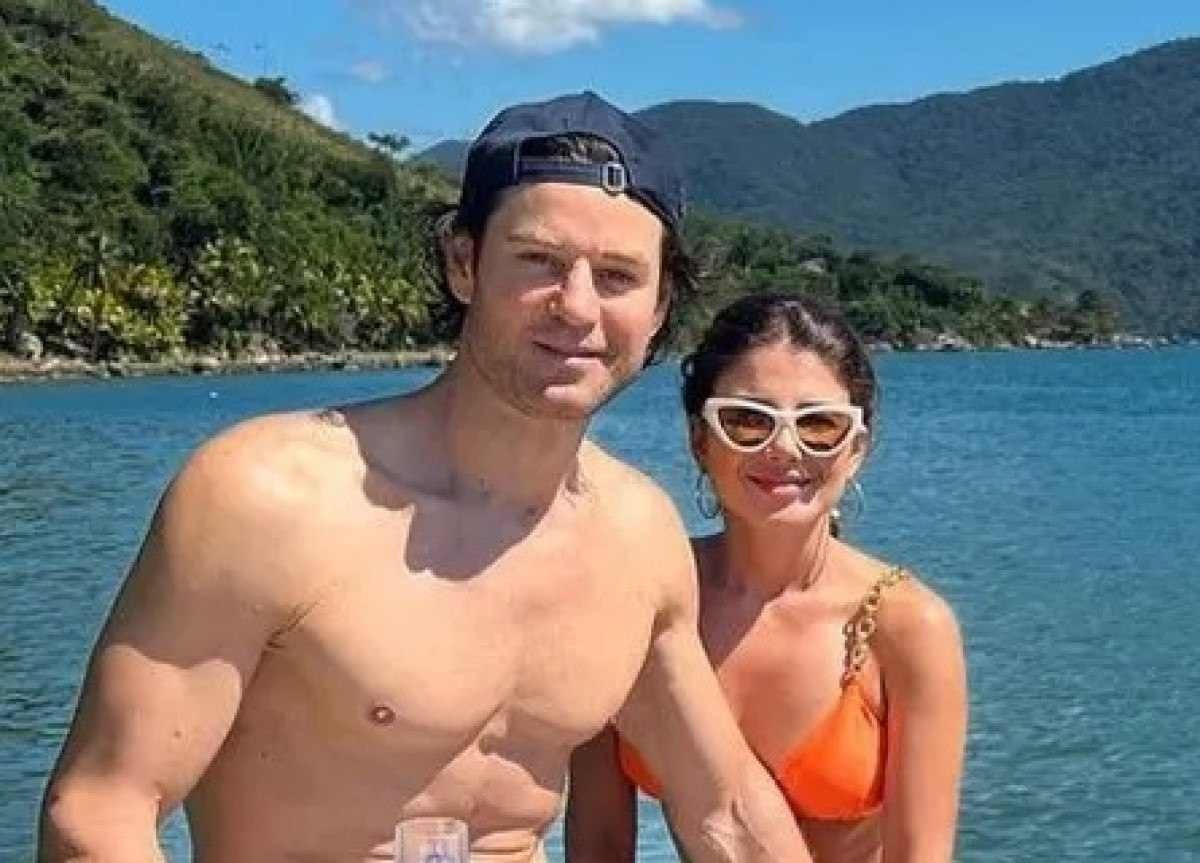 Paula Fernandes anuncia término de relacionamento com Rony Cecconello