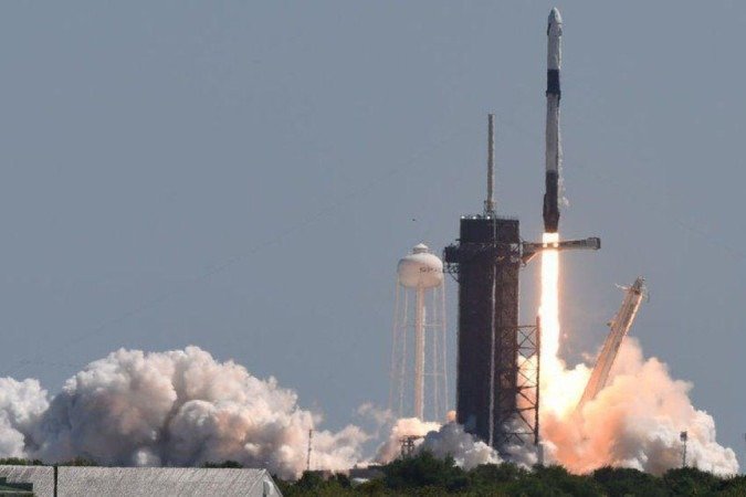 Foguetes SpaceX estão sendo usados ??para transportar astronautas para a Estação Espacial Internacional - (crédito: Getty Images ) Foguetes SpaceX estão sendo usados ??para transportar astronautas para a Estação Espacial Internacional - (crédito: Getty Images )