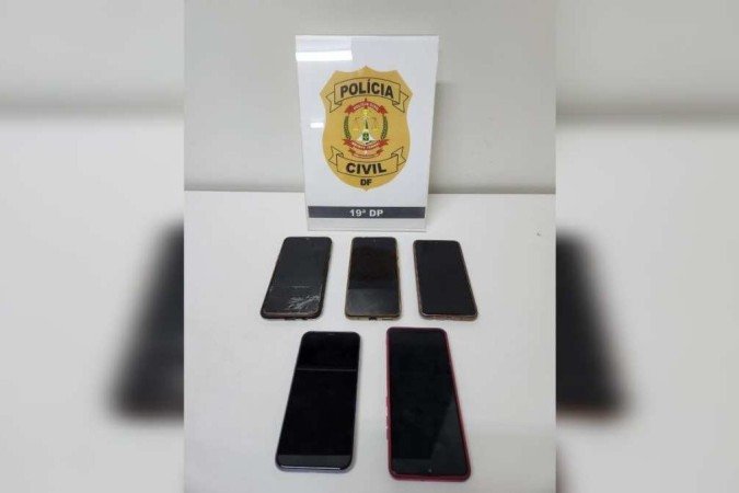 Uma mulher peruana de 35 anos foi presa em flagrante pelo crime de furto qualificado e falsa identidade - (crédito: PCDF) Uma mulher peruana de 35 anos foi presa em flagrante pelo crime de furto qualificado e falsa identidade - (crédito: PCDF)