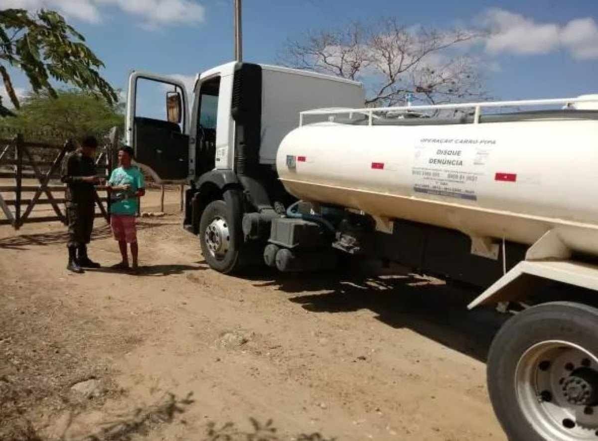 Operação Carro-Pipa, do Exército, atende municípios atingidos por seca ou estiagem no Semiárido do Nordeste do Brasil, além do norte de Minas Gerais e Espírito Santo
