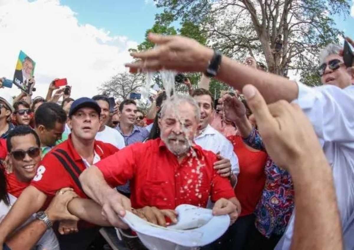 Em março de 2017, enquanto o então presidente Michel Temer entregava o Eixo Leste da Transposição, os ex-presidentes Lula e Dilma Rousseff fizeram uma "inauguração popular da Transposição do Rio São Francisco" na cidade de Monteiro, na Paraíba