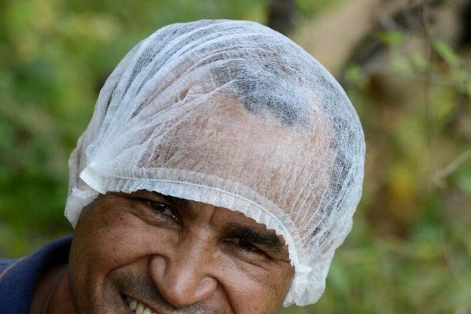  Criação de abelhas e produção de mel na Fercal. Na foto, Florisvaldo Florêncio.