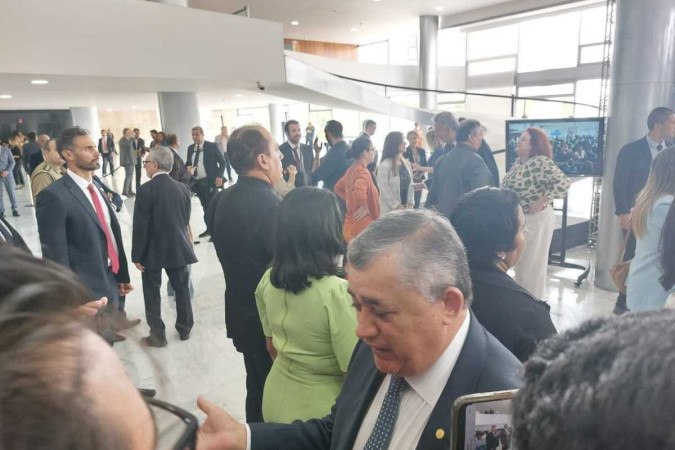 Líder do governo na Câmara, deputado José Guimarães (PT-CE), fala com jornalistas durante lançamento do Novo PAC: Seleções, no Planalto 27/9 -  (crédito: Victor Correia/CB/D.A.Press)