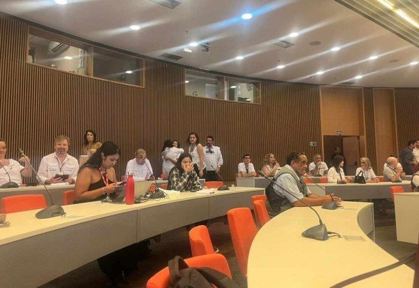 Relatório Trimestral de Inflação, apresentado nesta quinta-feira (28/9), revisou de 2% para 2,9% a previsão de crescimento do PIB deste ano Servidores do Banco Central acompanham falas de Campos Neto nesta quinta (28/9)