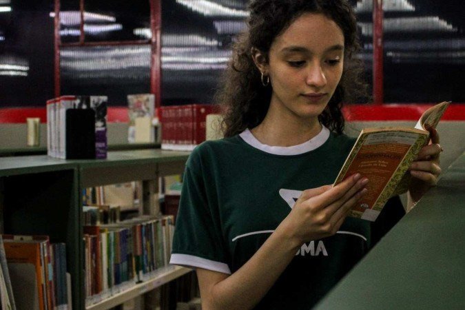  28/09/2023 Crédito: Kayo Magalhães/CB/D.A Press. Brasilia - DF. Eu, Estudante. Alunos do Sigma se destacam nos estudos  para a redação do Enem. Na foto, a estudante Agatha Geraldes Piovesam.