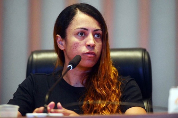 A bolsonarista Ana Priscila Azevedo disse à CPI do DF que os ocupantes do acampamento em frente ao QG de Brasília não foram orientados a deixar o local -  (crédito: Ed Alves/CB/D.A. Press)