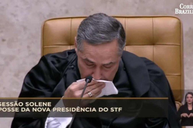 Barroso se emociona durante posse no STF