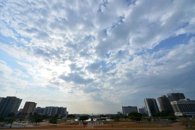 Segundo o Inmet, uma leve queda nas temperaturas acompanhadas de chuvas deve se manter até o fim de semana - (crédito: ED ALVES/CB/D.A.Press) Segundo o Inmet, uma leve queda nas temperaturas acompanhadas de chuvas deve se manter até o fim de semana - (crédito: ED ALVES/CB/D.A.Press)