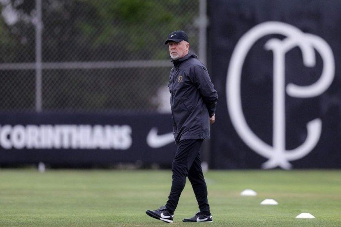Caso avance à final da Copa Sul-Americana, Mano Menezes comandará o Corinthians em 16 partidas até o fim de 2023, 14 delas pelo Brasileirão -  (crédito: Rodrigo Coca/Ag. Corinthians)